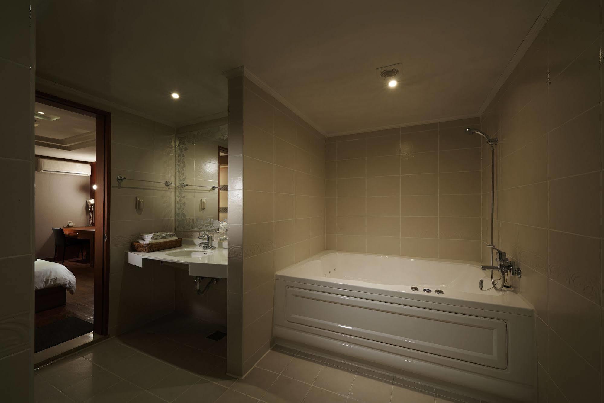 Hotel Noblesse, Yeoksam Seul Zewnętrze zdjęcie